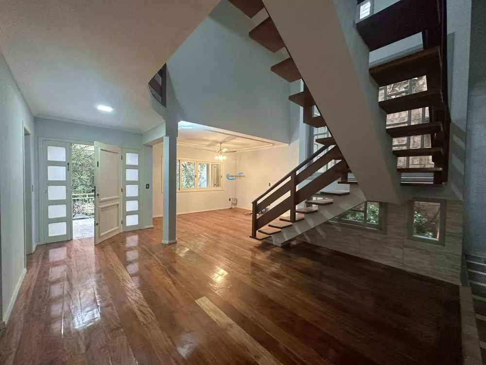 Casa à venda e aluguel com 3 quartos, 380m² - Foto 1