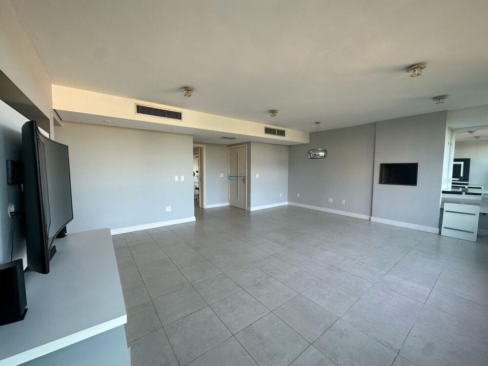 Apartamento à venda com 3 quartos, 130m² - Foto 2