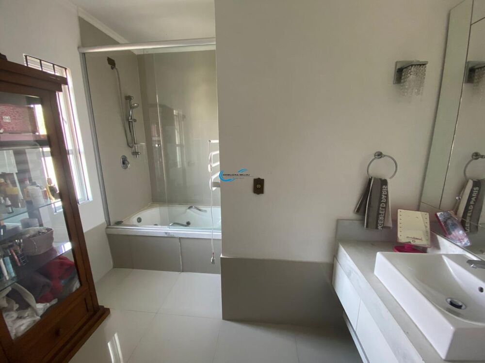 Casa à venda e aluguel com 3 quartos, 322m² - Foto 5