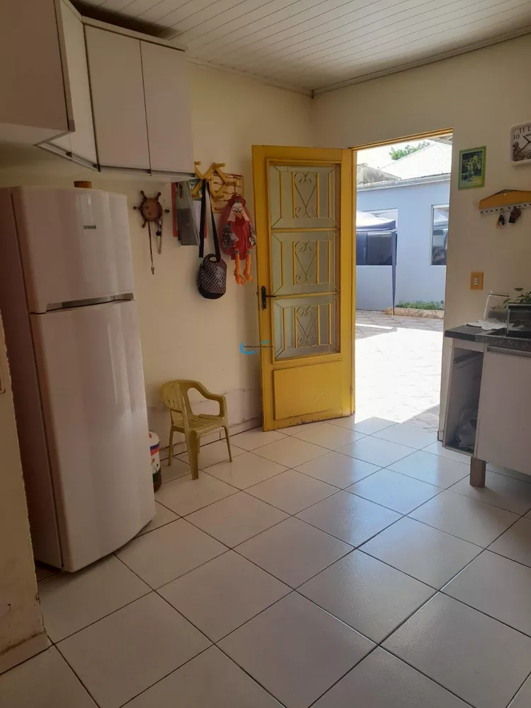 Casa à venda com 3 quartos, 300m² - Foto 2