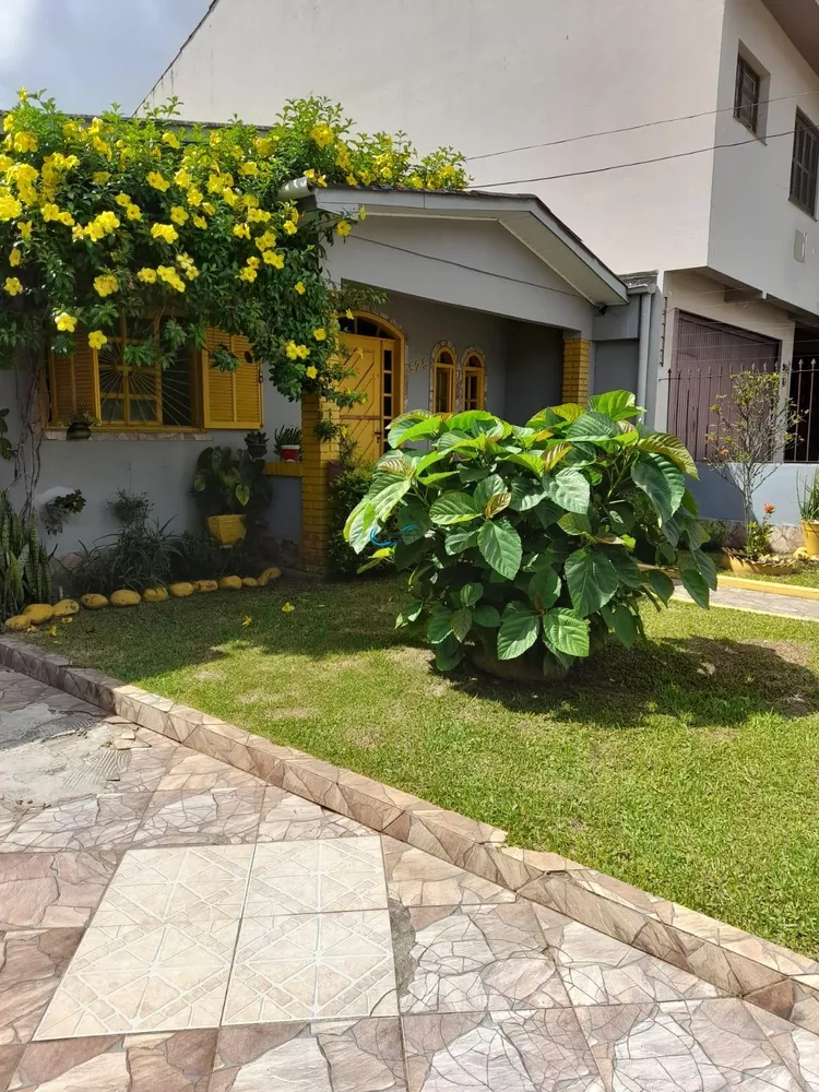 Casa à venda com 3 quartos, 300m² - Foto 1