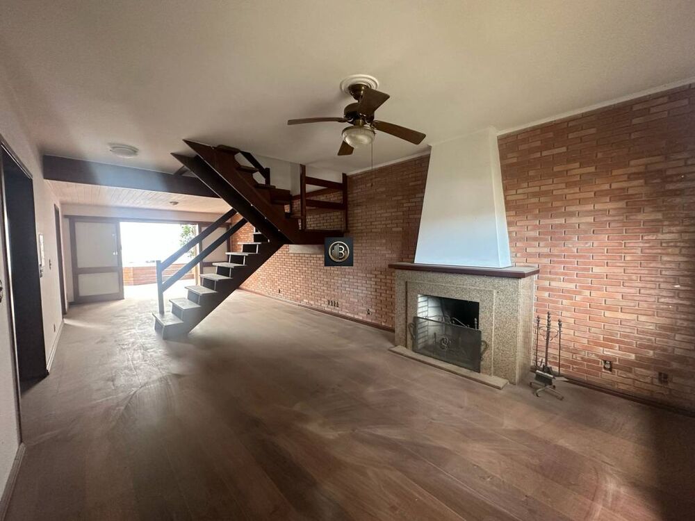 Casa à venda e aluguel com 3 quartos, 242m² - Foto 1