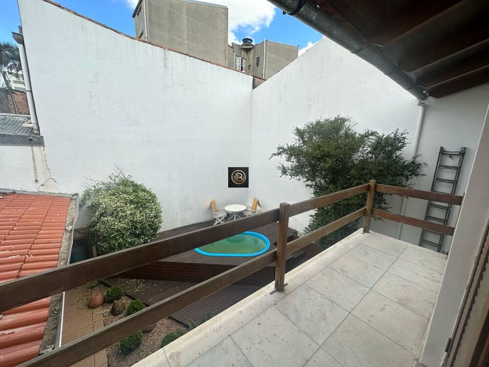 Casa à venda e aluguel com 3 quartos, 242m² - Foto 4