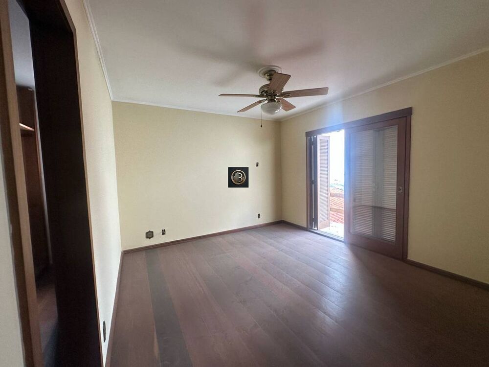 Casa à venda e aluguel com 3 quartos, 242m² - Foto 2