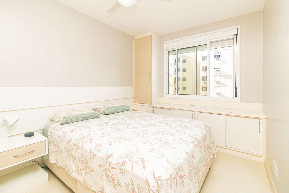 Apartamento à venda com 2 quartos, 70m² - Foto 2