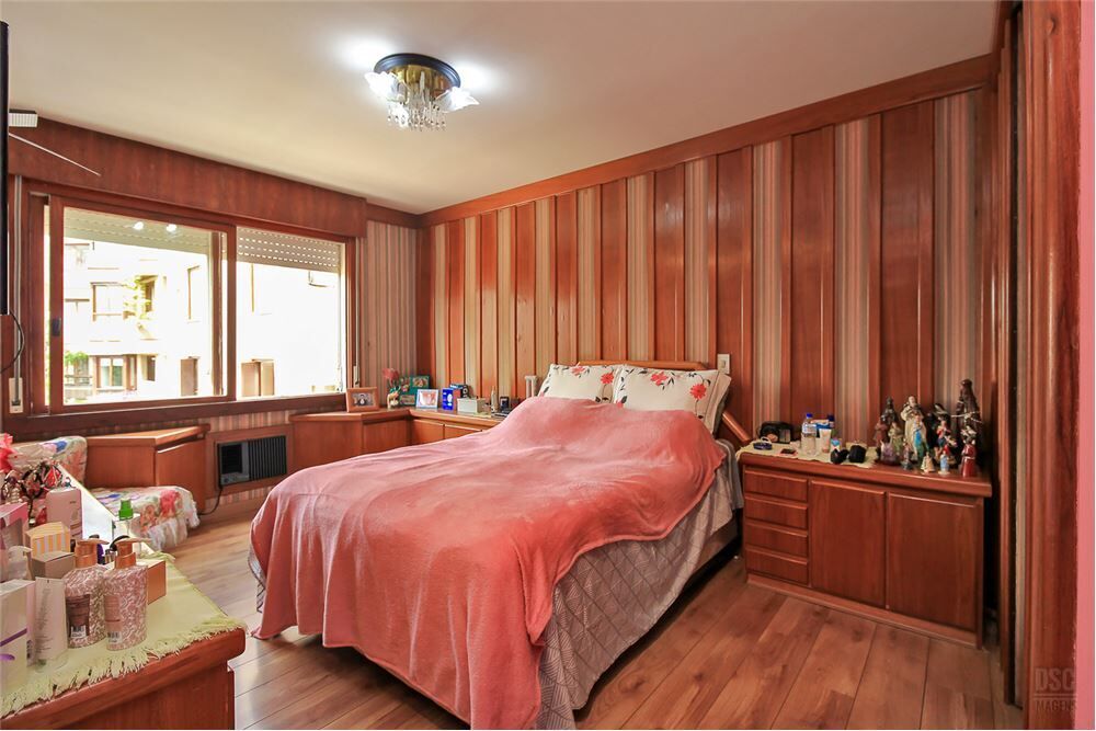 Apartamento à venda com 4 quartos, 217m² - Foto 1