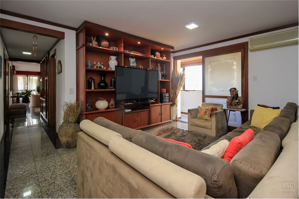 Apartamento à venda com 4 quartos, 217m² - Foto 2