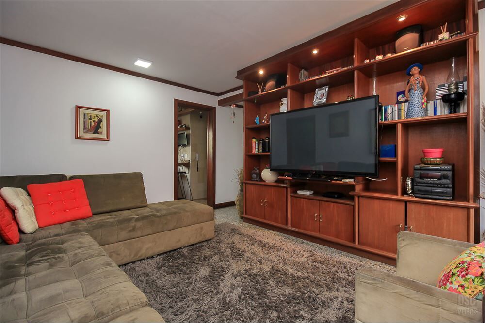 Apartamento à venda com 4 quartos, 217m² - Foto 3