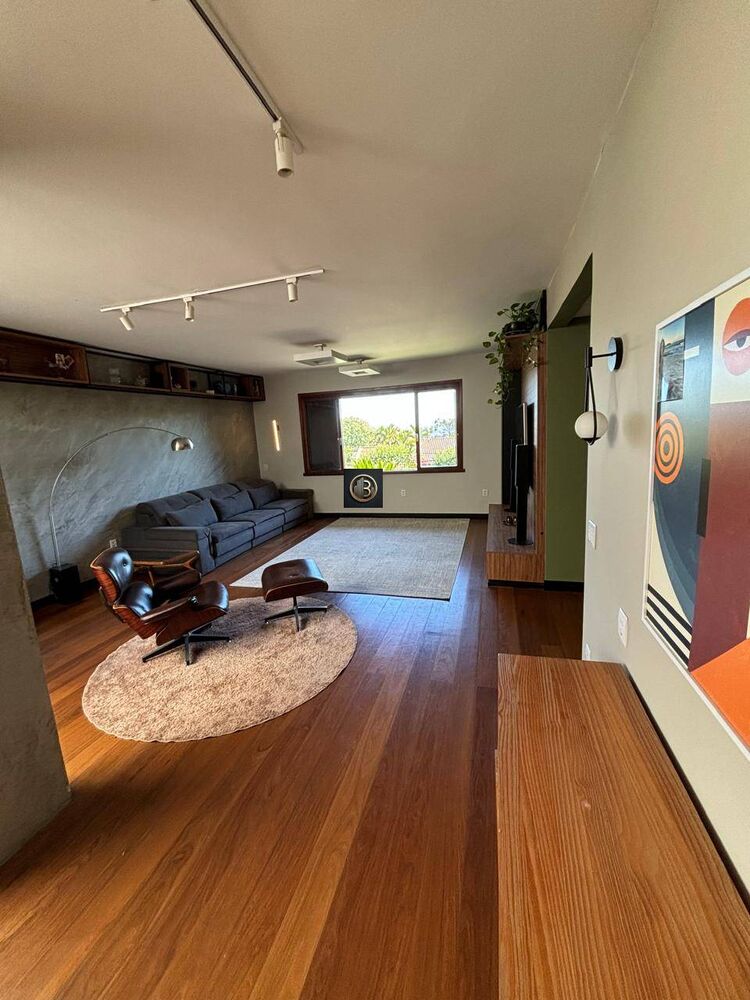 Casa à venda com 4 quartos, 390m² - Foto 1