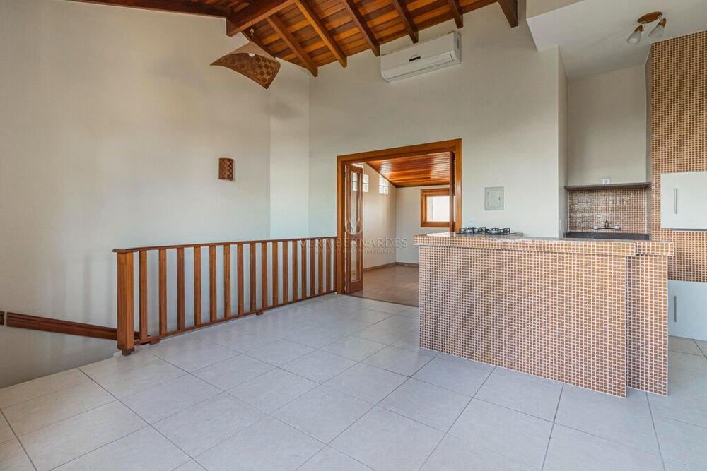 Casa à venda com 4 quartos, 224m² - Foto 2