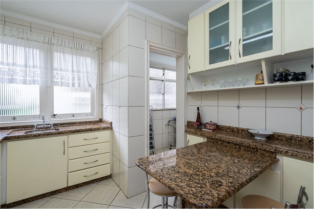 Apartamento à venda com 3 quartos, 131m² - Foto 1