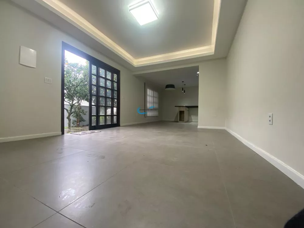 Casa à venda com 3 quartos, 300m² - Foto 4