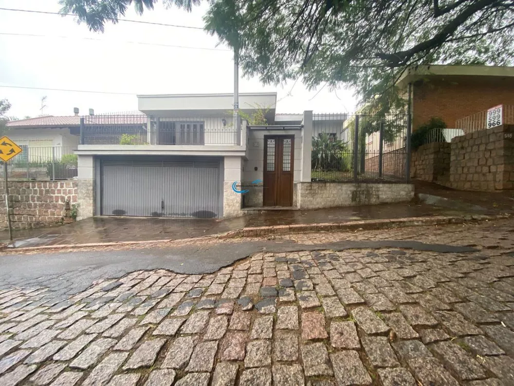 Casa à venda com 3 quartos, 300m² - Foto 1