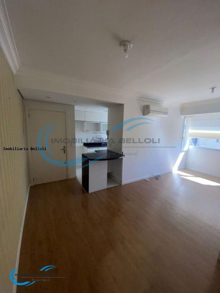 Apartamento à venda com 2 quartos, 70m² - Foto 2