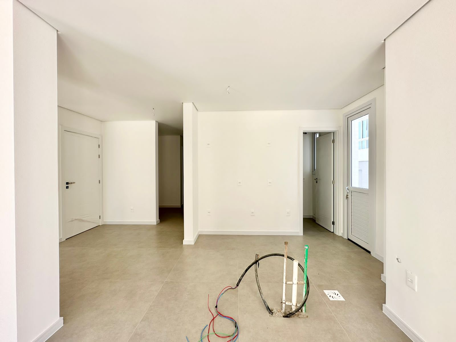 Apartamento à venda com 4 quartos, 246m² - Foto 4