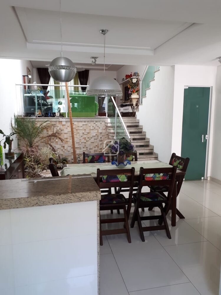 Casa, 3 quartos, 175 m² - Foto 1