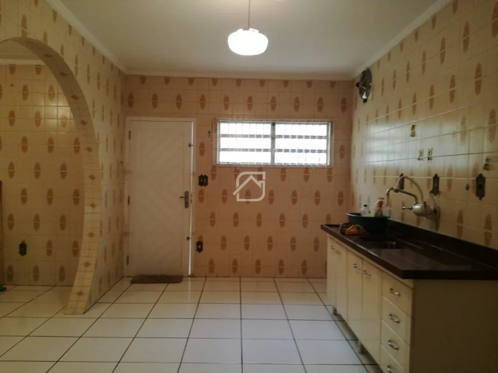 Casa à venda com 3 quartos, 215m² - Foto 2