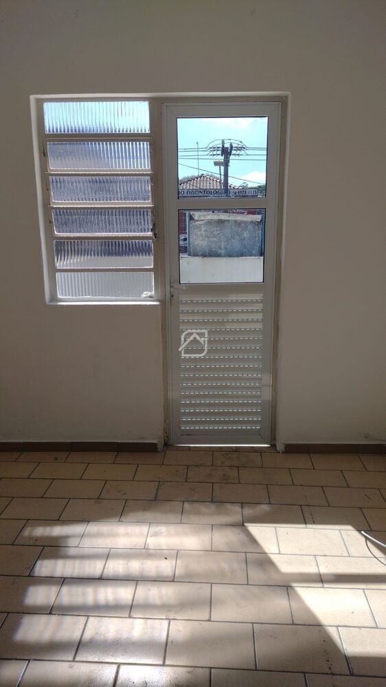 Casa para alugar com 2 quartos, 72m² - Foto 1