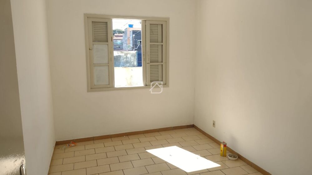Casa para alugar com 2 quartos, 72m² - Foto 2
