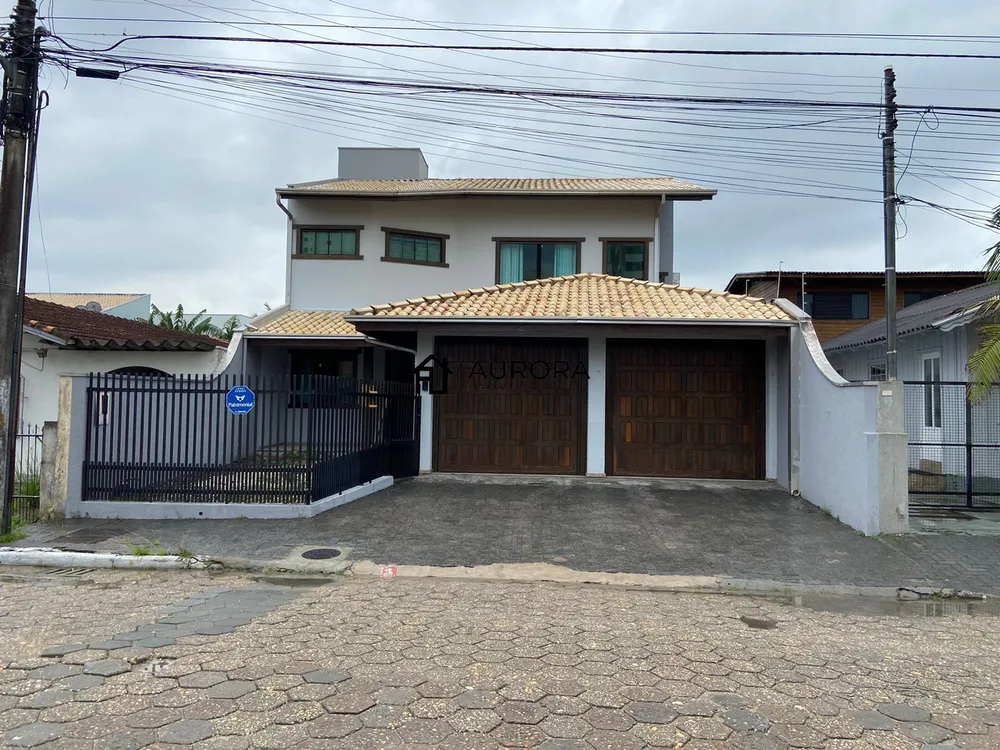 Casa, 4 quartos, 231 m² - Foto 1