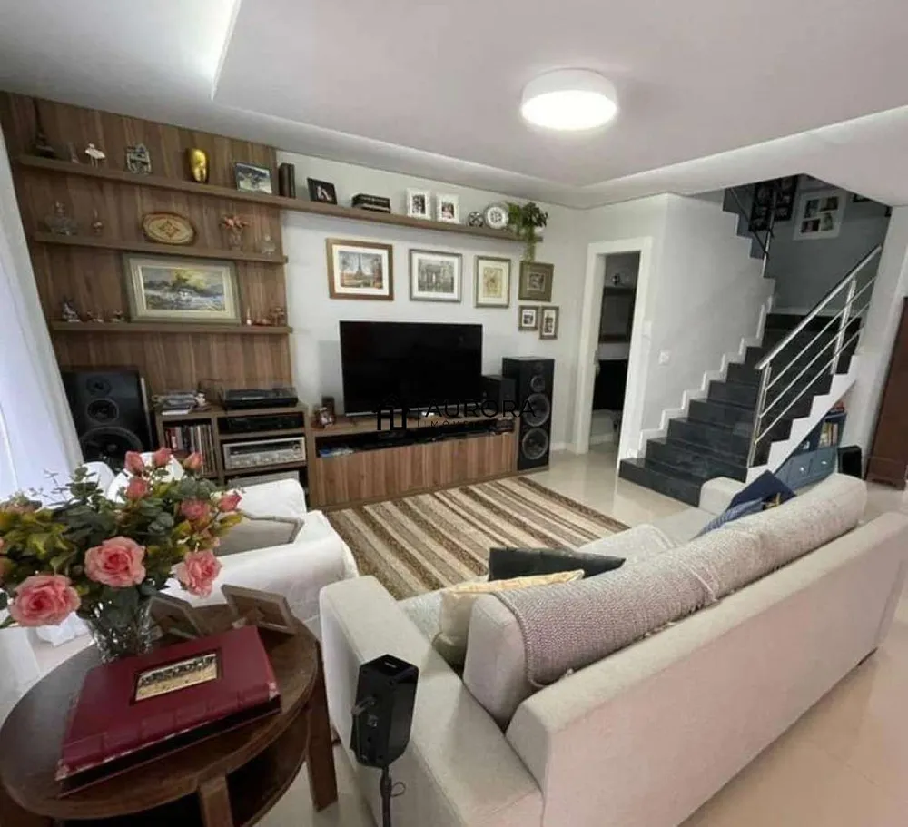 Apartamento, 3 quartos, 215 m² - Foto 1