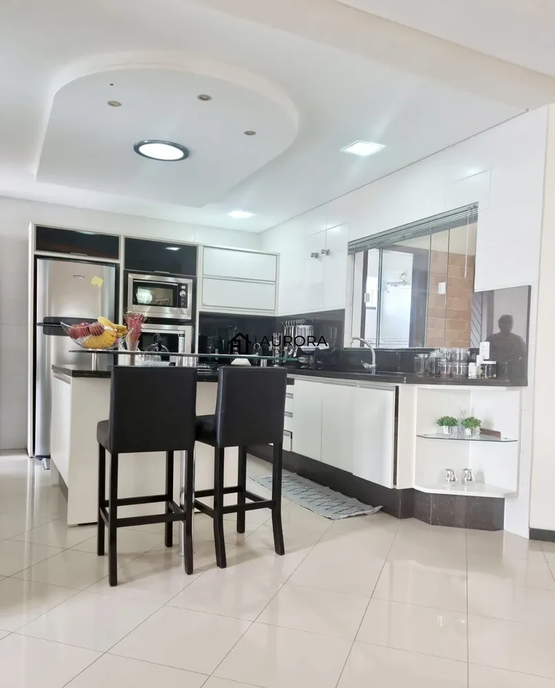 Casa, 3 quartos, 222 m² - Foto 2