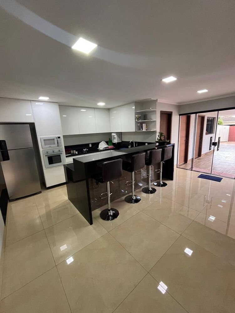 Casa de Condomínio à venda com 4 quartos, 400m² - Foto 2