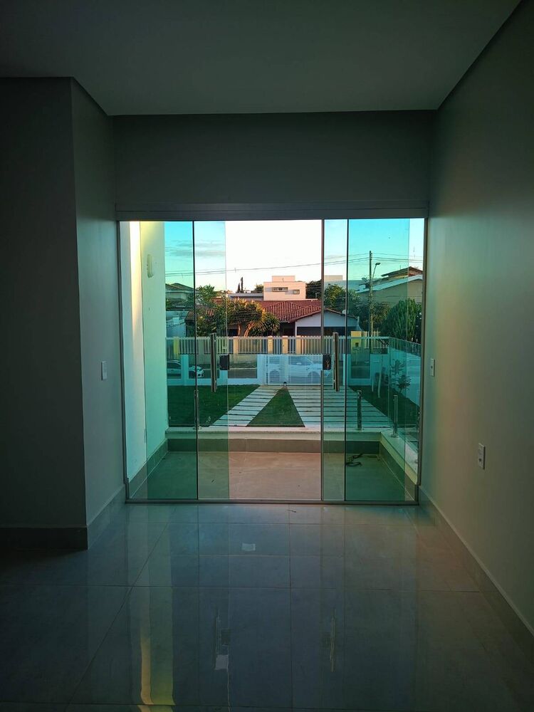 Casa à venda com 4 quartos, 220m² - Foto 1