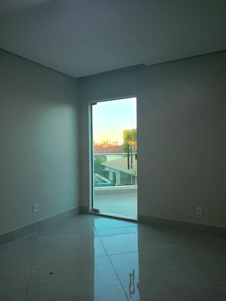 Casa à venda com 4 quartos, 220m² - Foto 4