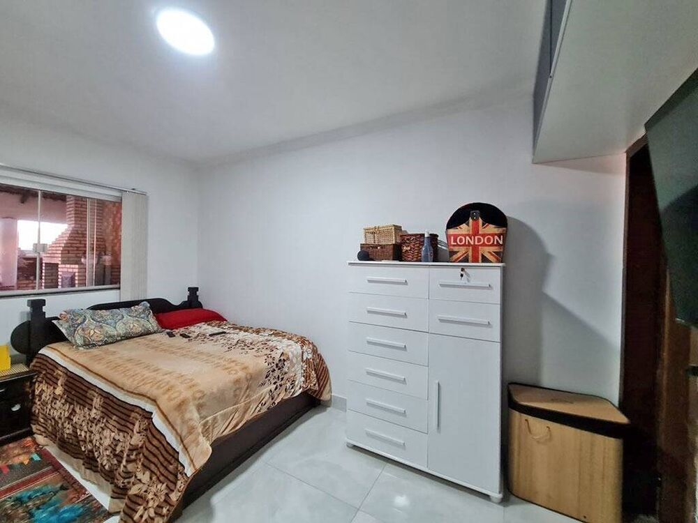 Casa à venda com 3 quartos, 150m² - Foto 1