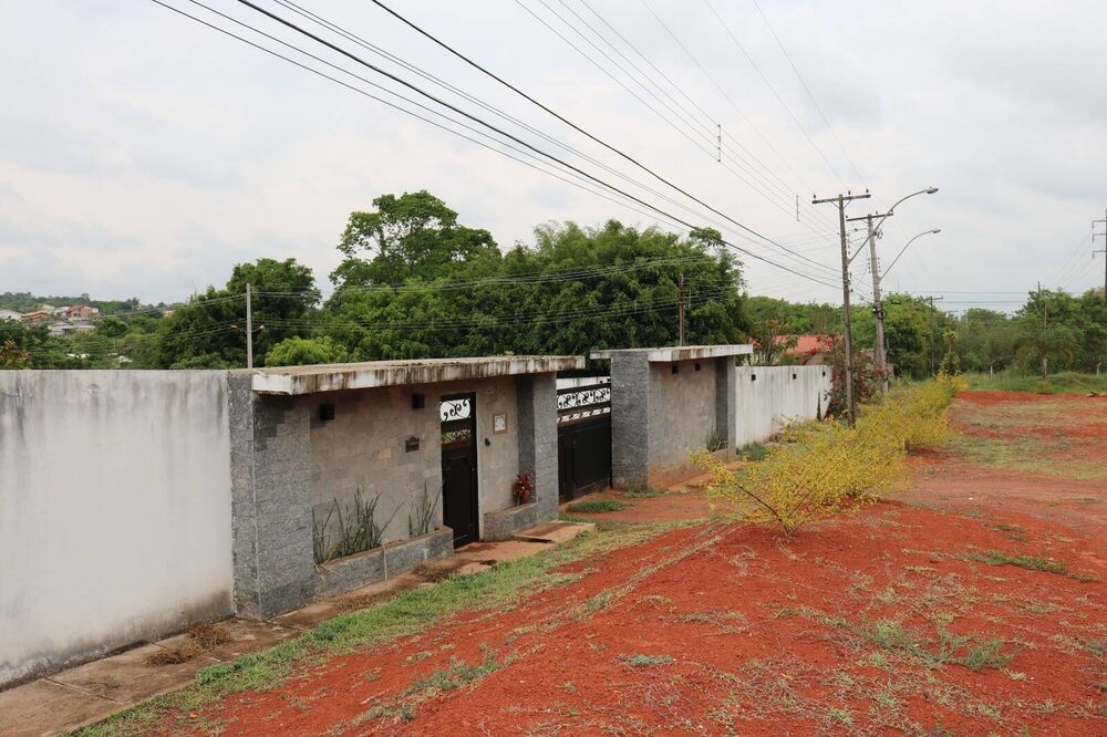 Casa à venda com 6 quartos, 230m² - Foto 1