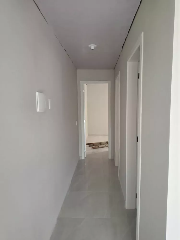 Casa à venda com 2 quartos, 69m² - Foto 2