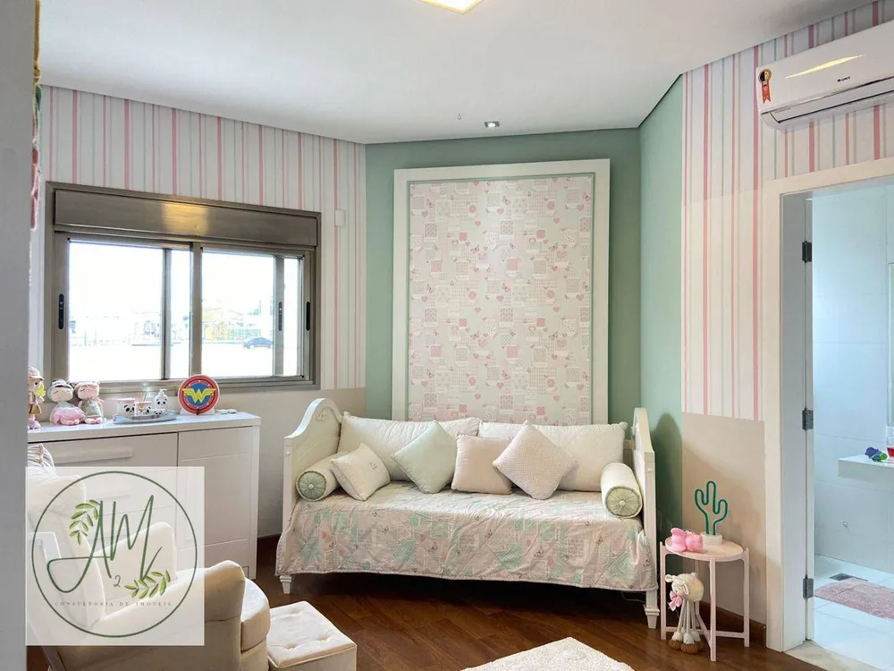 Sobrado, 3 quartos, 374 m² - Foto 1