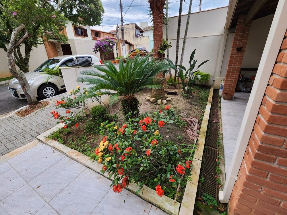 Casa à venda com 3 quartos, 250m² - Foto 2
