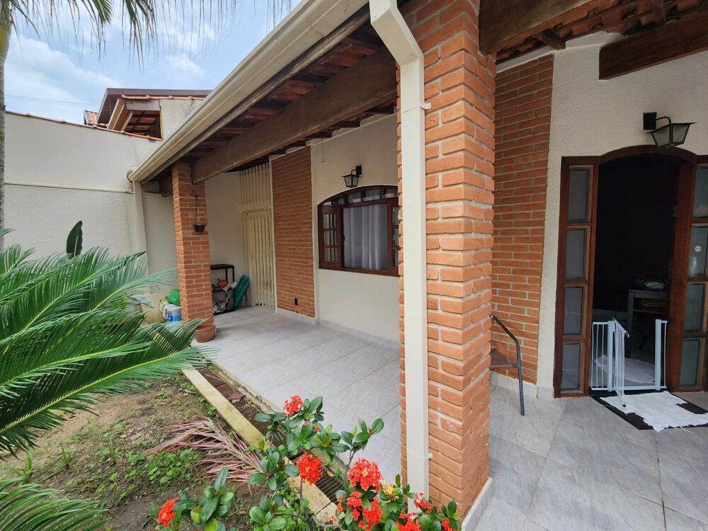 Casa à venda com 3 quartos, 250m² - Foto 1