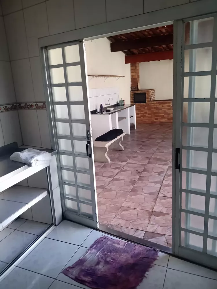 Casa à venda com 3 quartos, 100m² - Foto 1