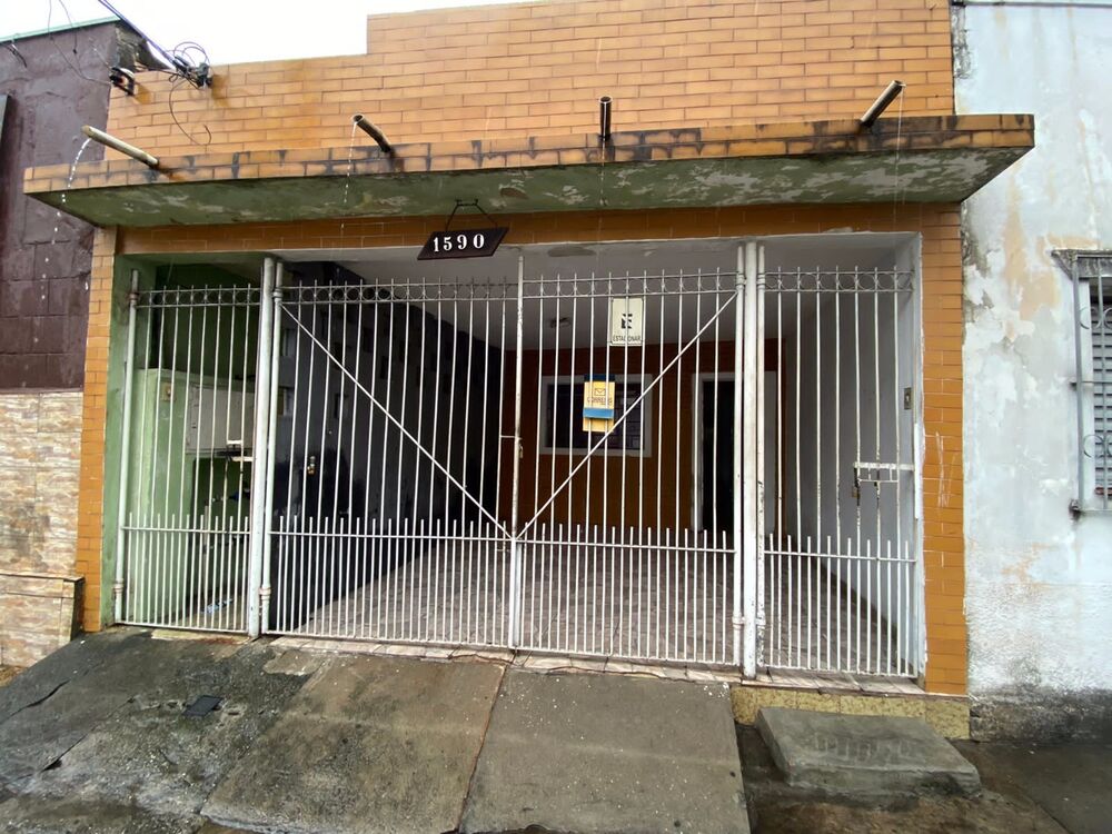 Casa à venda com 2 quartos, 175m² - Foto 1