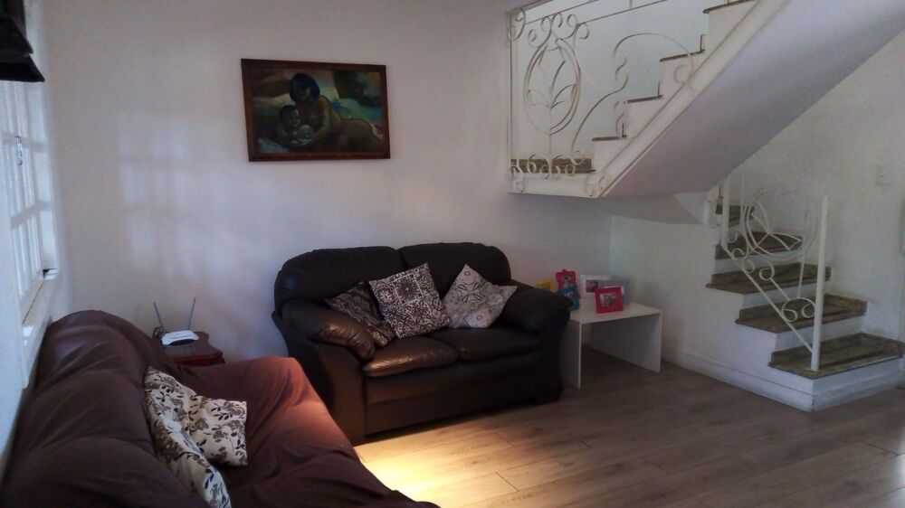 Casa à venda com 4 quartos, 235m² - Foto 1