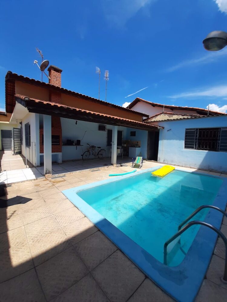 Casa à venda com 3 quartos, 250m² - Foto 1