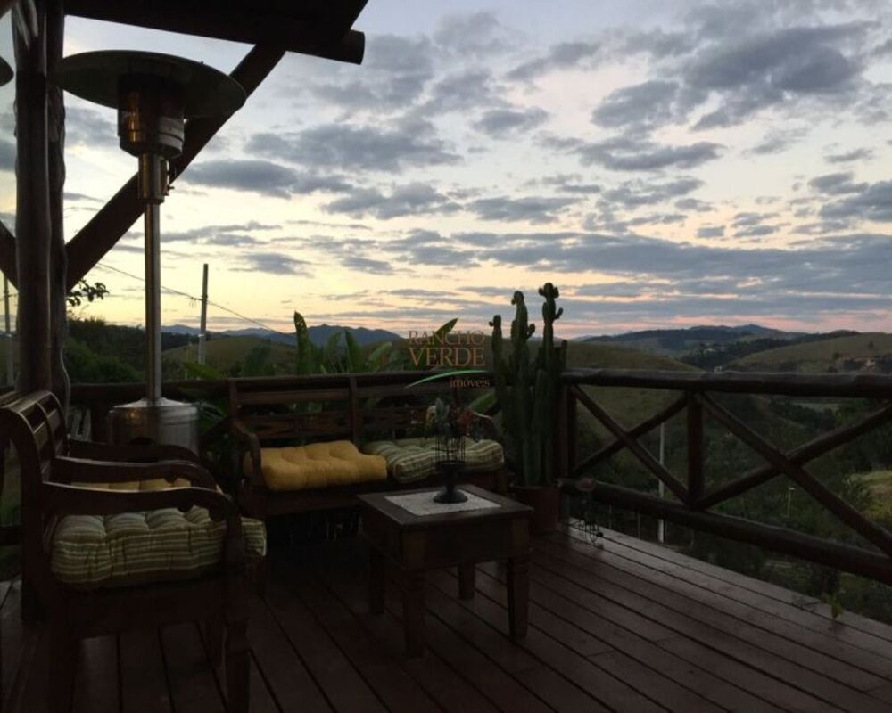 Chácara, 4 quartos, 2500 m² - Foto 1