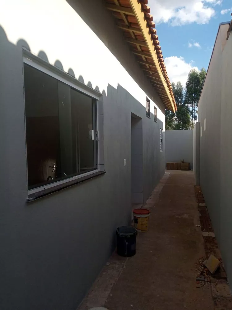 Casa à venda com 2 quartos, 69m² - Foto 2