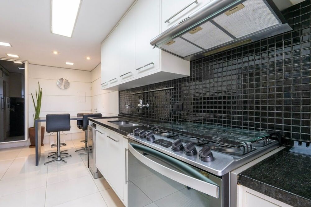 Apartamento à venda com 4 quartos, 155m² - Foto 1