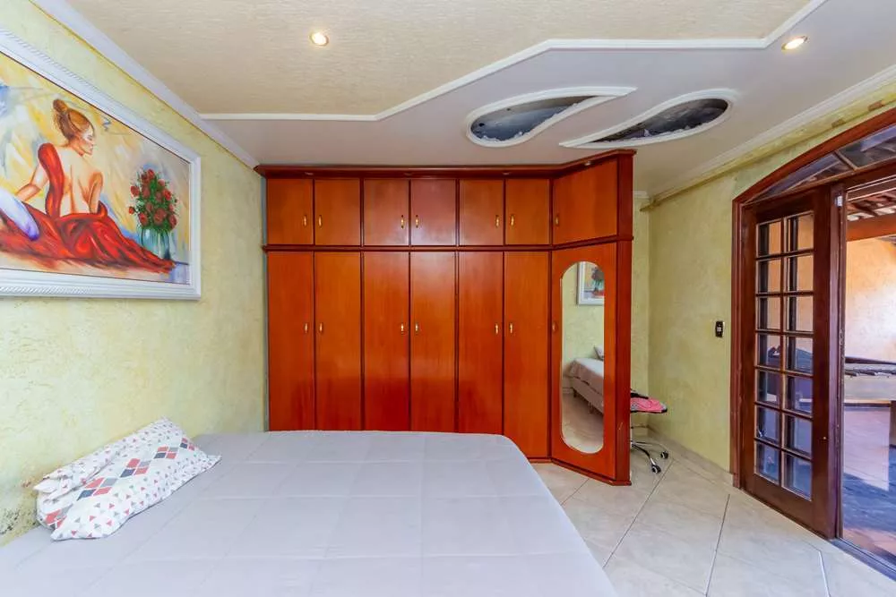 Casa à venda com 3 quartos, 250m² - Foto 2