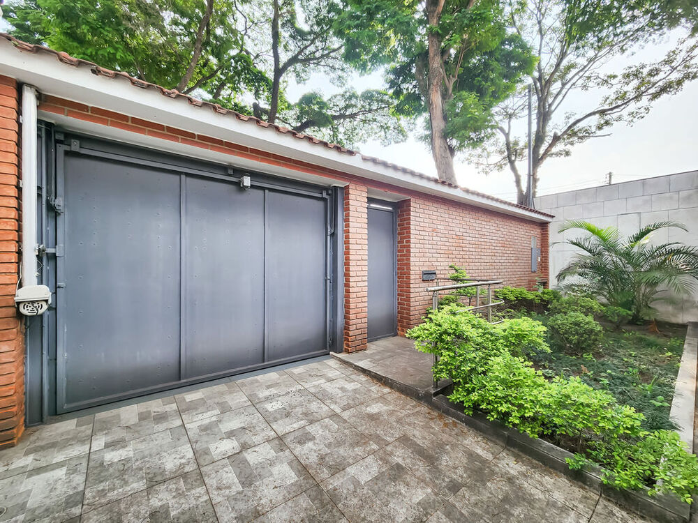 Casa à venda com 2 quartos, 145m² - Foto 1