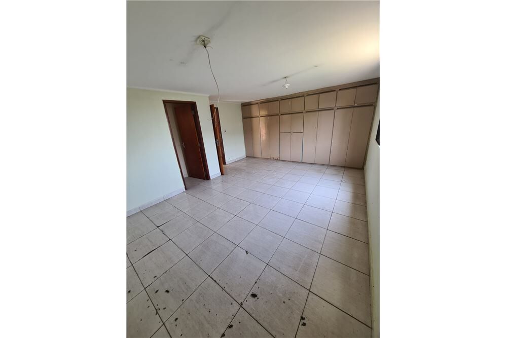 Casa, 6 quartos, 239 m² - Foto 2