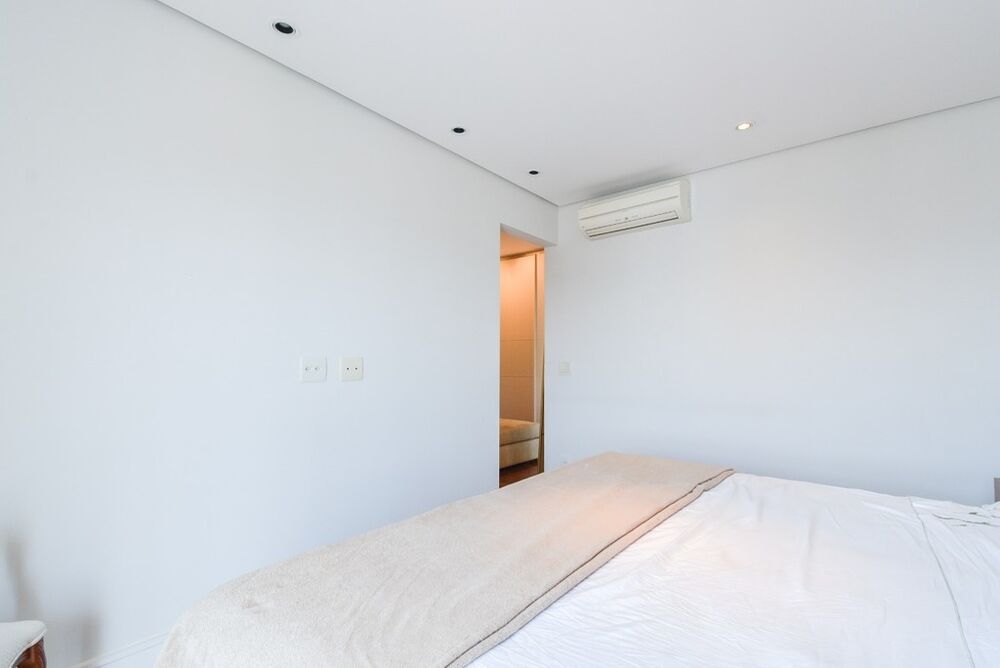 Apartamento à venda com 4 quartos, 245m² - Foto 2