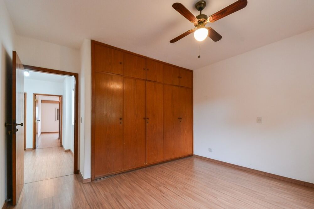 Casa à venda com 4 quartos, 331m² - Foto 4