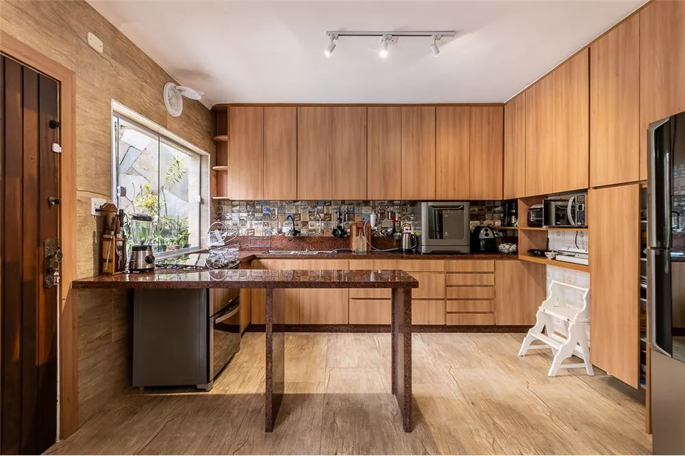 Casa, 4 quartos, 267 m² - Foto 1