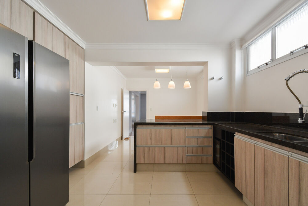 Apartamento à venda com 4 quartos, 230m² - Foto 3