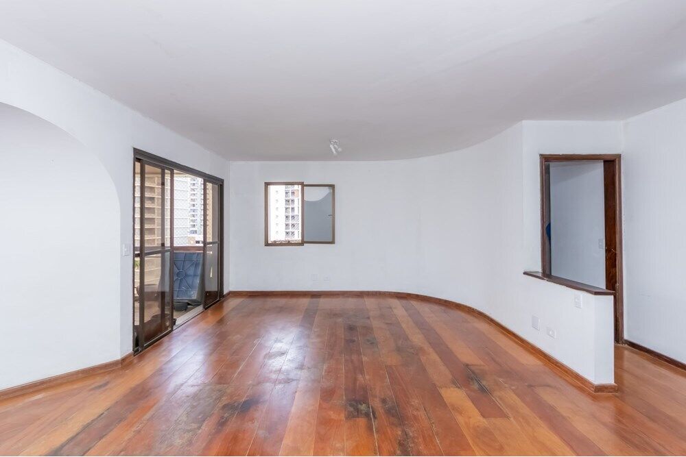 Apartamento à venda com 4 quartos, 209m² - Foto 2